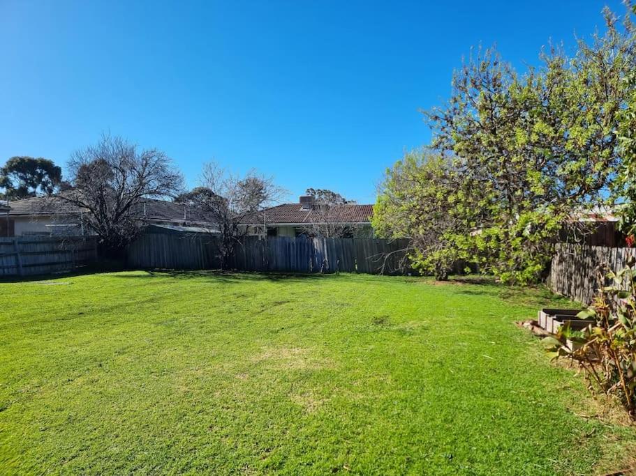 Two Pines, whole home in Tullamarine near airport!