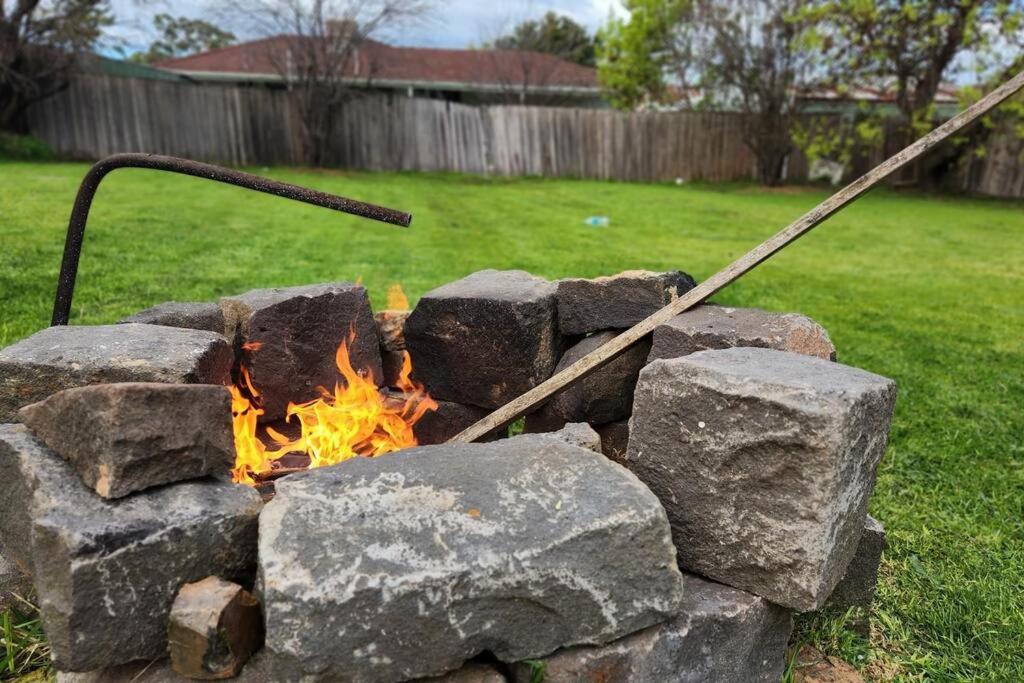 Two Pines, whole home in Tullamarine near airport!