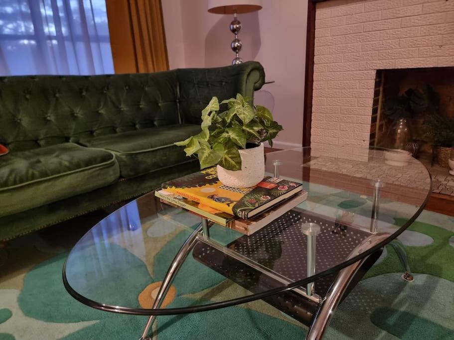 Two Pines, whole home in Tullamarine near airport!
