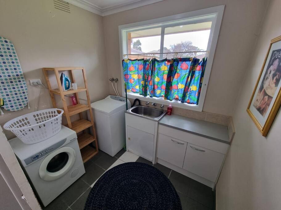 Two Pines, whole home in Tullamarine near airport!