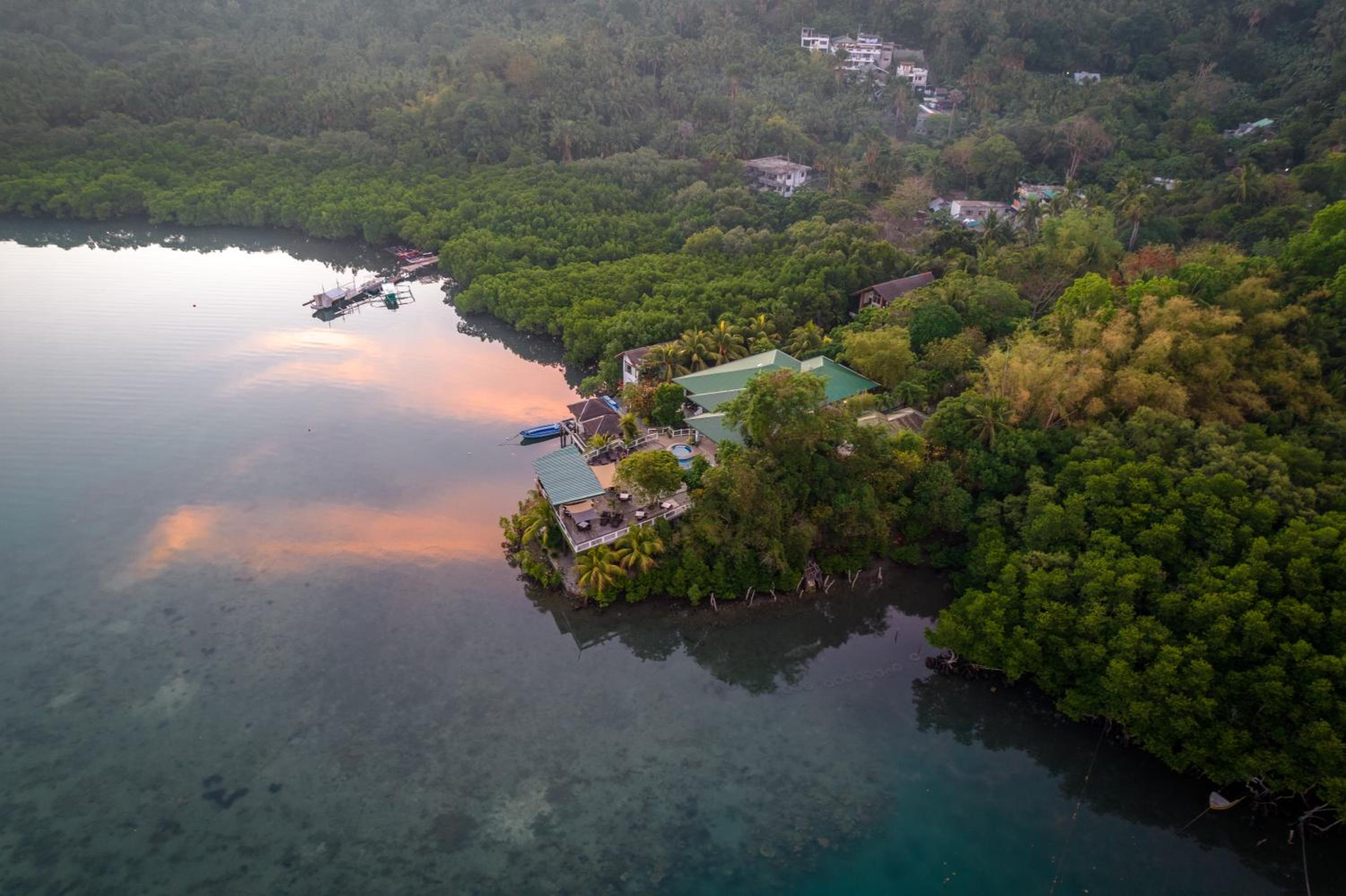 Edgewater Dive & Spa Resort