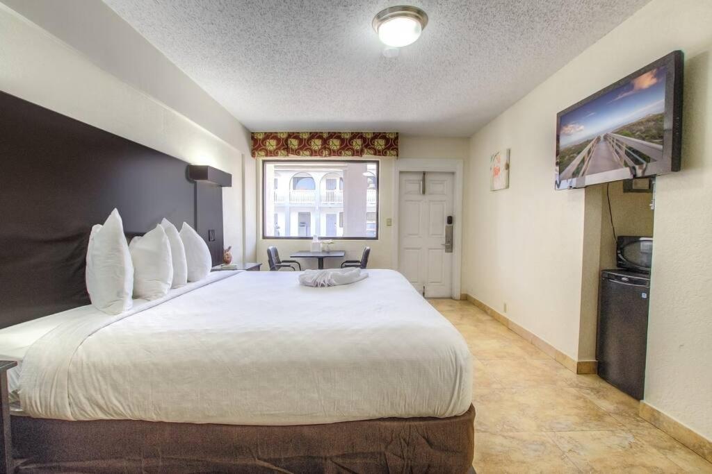 Coastal Comfort Getaway*Wi-Fi*TV*105 view 2