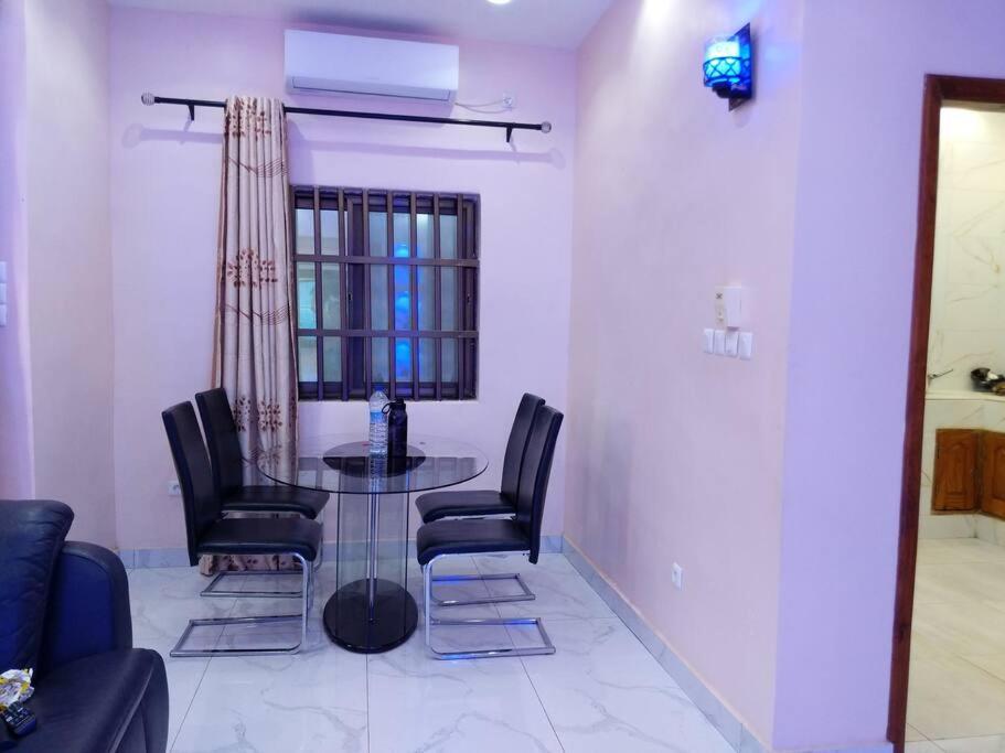 Porto-Novo Charme Townhouse - With Hot water - Avec Eau Chaud