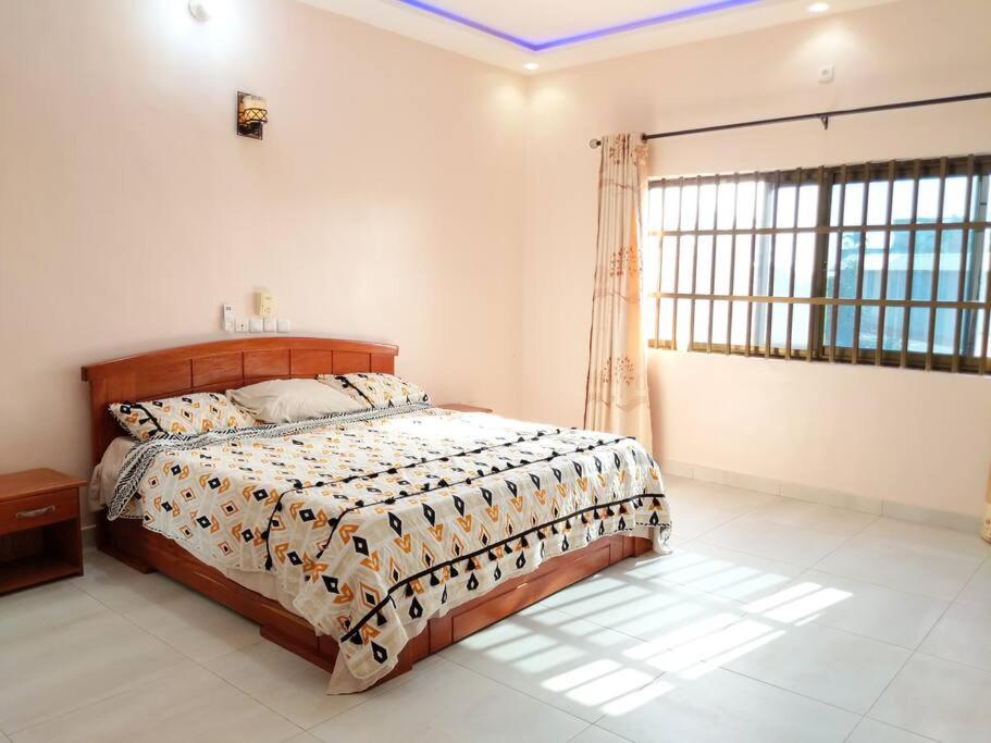 Porto-Novo Charme Townhouse - With Hot water - Avec Eau Chaud