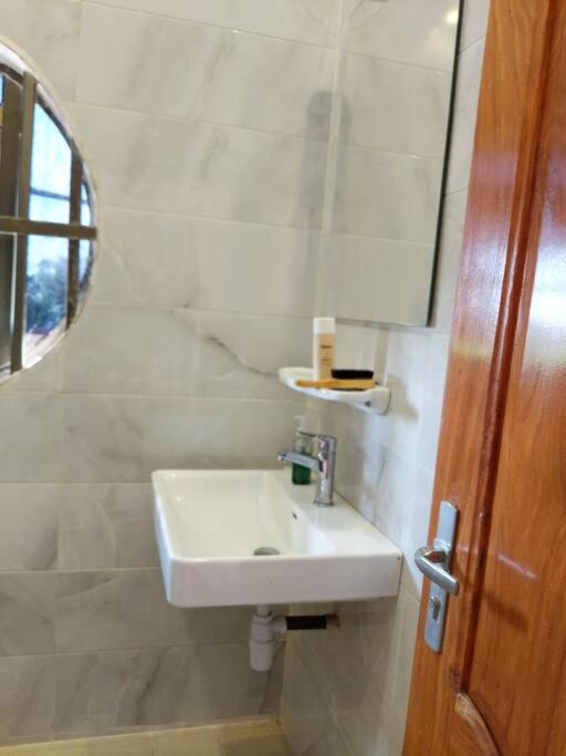 Porto-Novo Charme Townhouse - With Hot water - Avec Eau Chaud