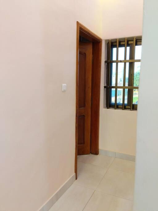 Porto-Novo Charme Townhouse - With Hot water - Avec Eau Chaud
