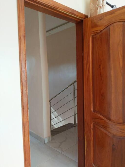 Porto-Novo Charme Townhouse - With Hot water - Avec Eau Chaud