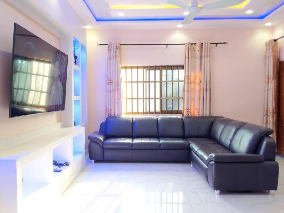 Porto-Novo Charme Townhouse - With Hot water - Avec Eau Chaud