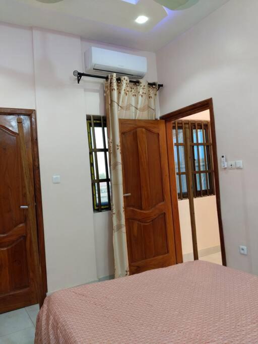 Porto-Novo Charme Townhouse - With Hot water - Avec Eau Chaud