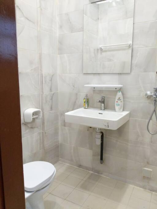 Porto-Novo Charme Townhouse - With Hot water - Avec Eau Chaud