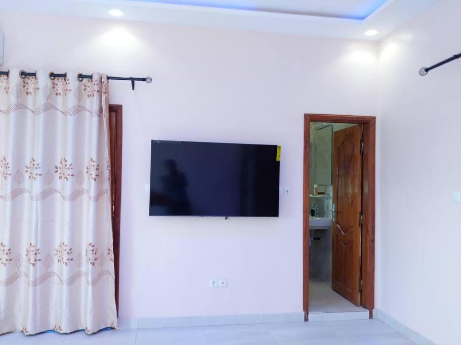 Porto-Novo Charme Townhouse - With Hot water - Avec Eau Chaud