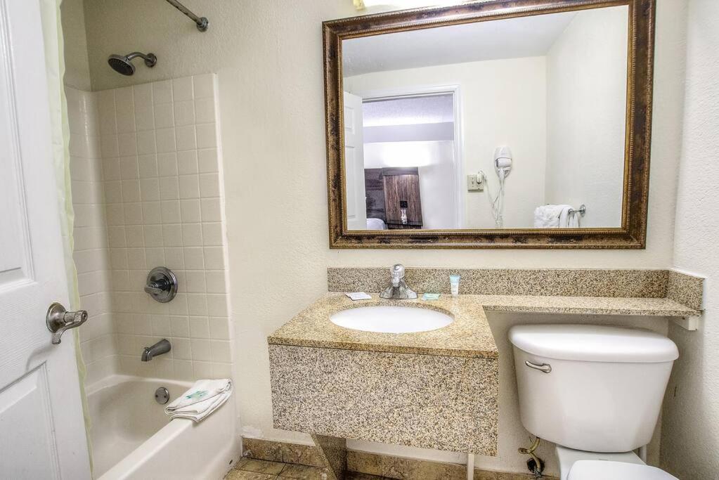 *Shorefront 1kingbed Pvt Studio*107* view 2