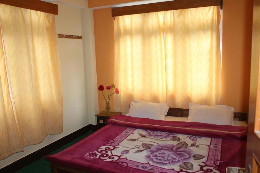 HOTEL TWILIGHT LODGE