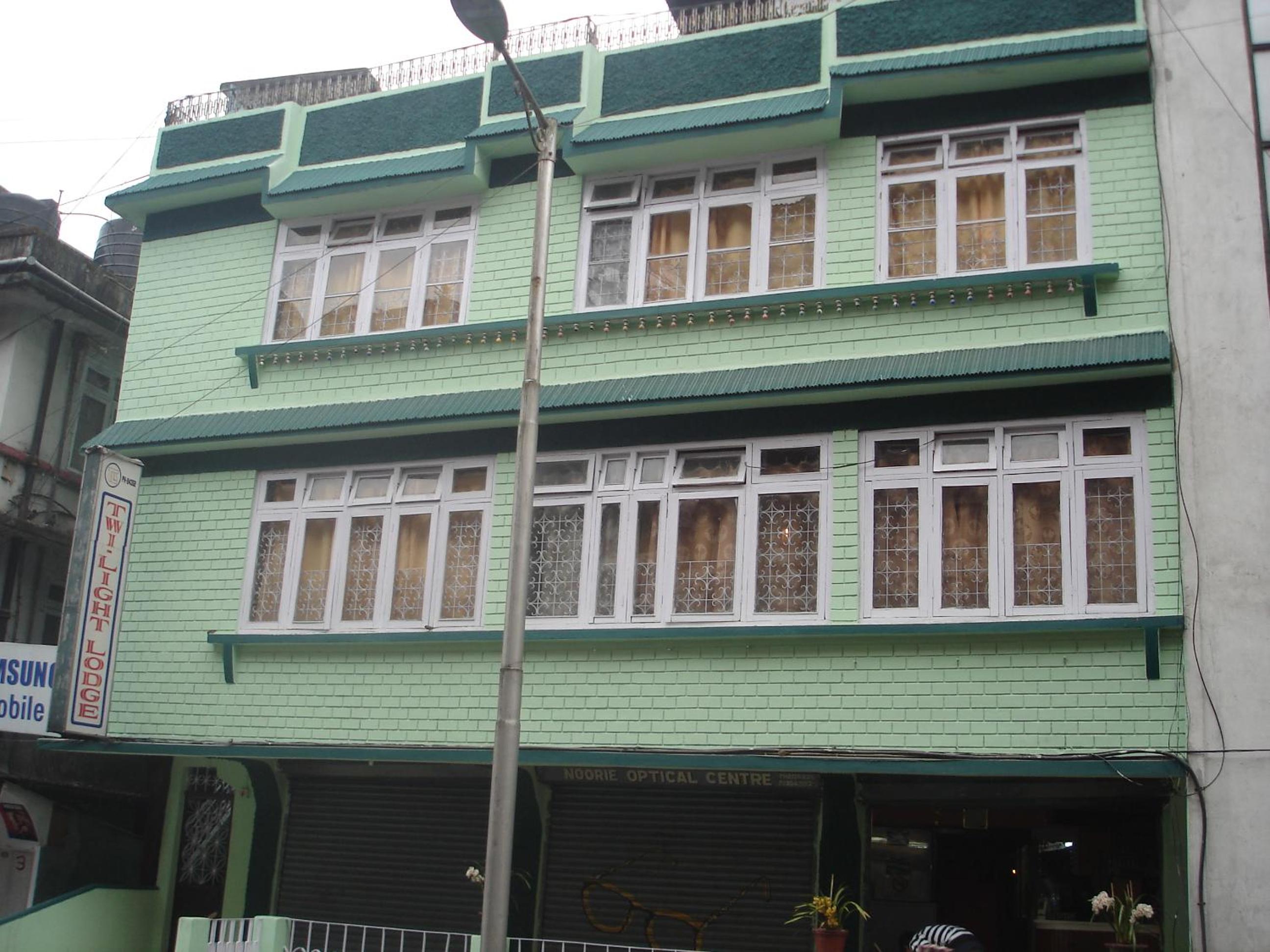 HOTEL TWILIGHT LODGE