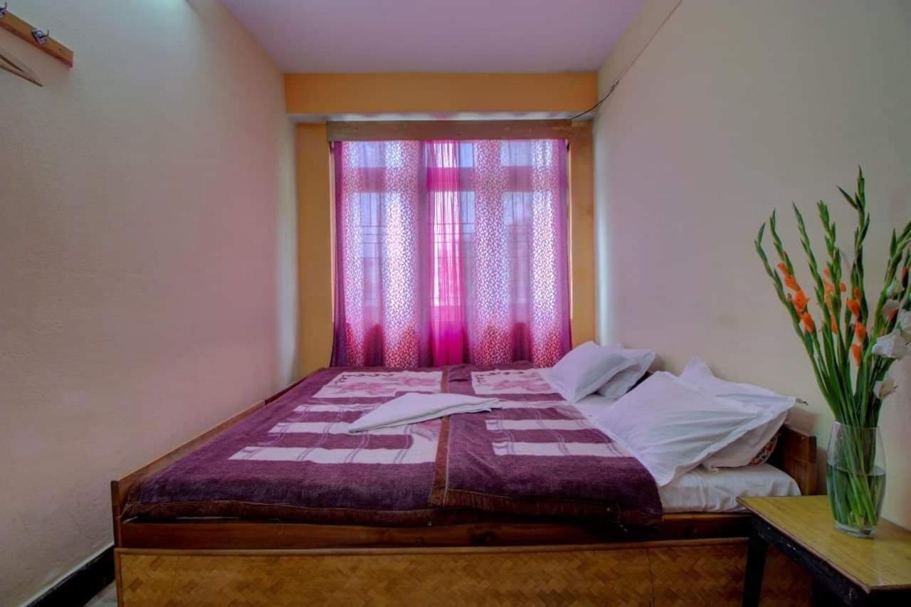 HOTEL TWILIGHT LODGE