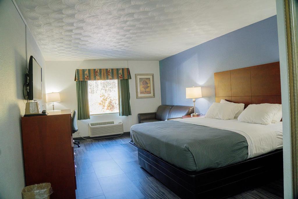 Royal Inn & Suites
