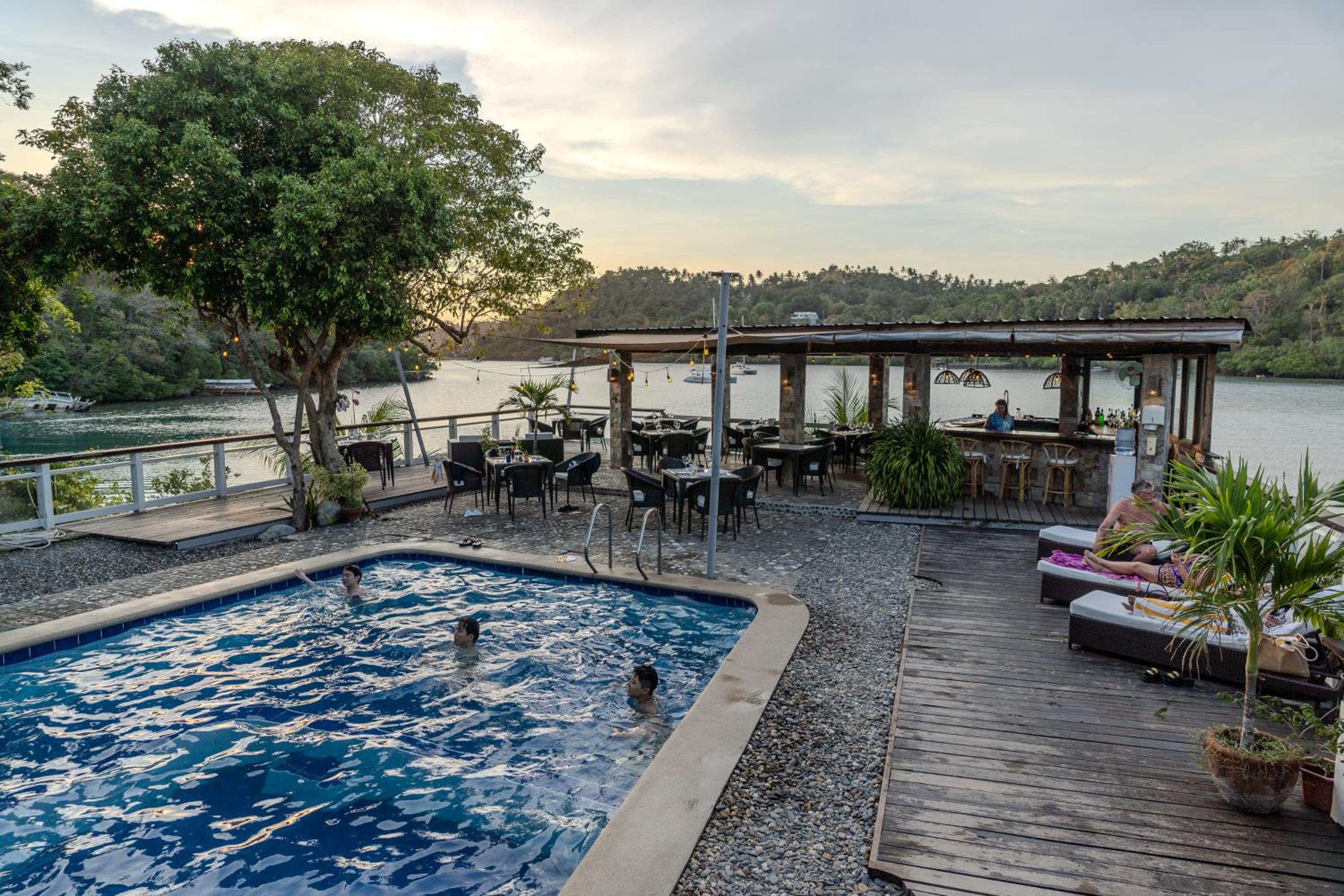 Edgewater Dive & Spa Resort