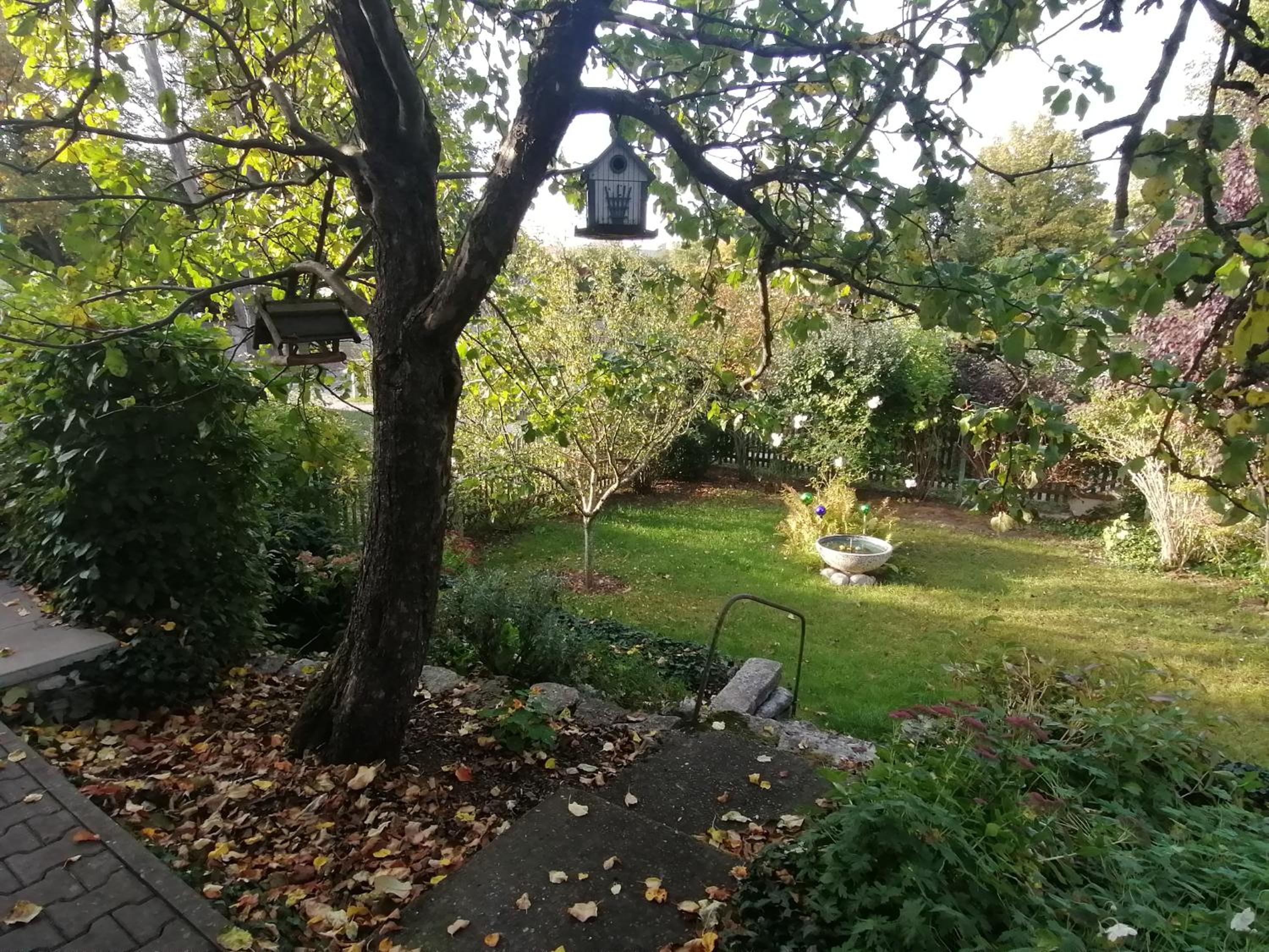 Ferienhaus mit Garten und Balkon