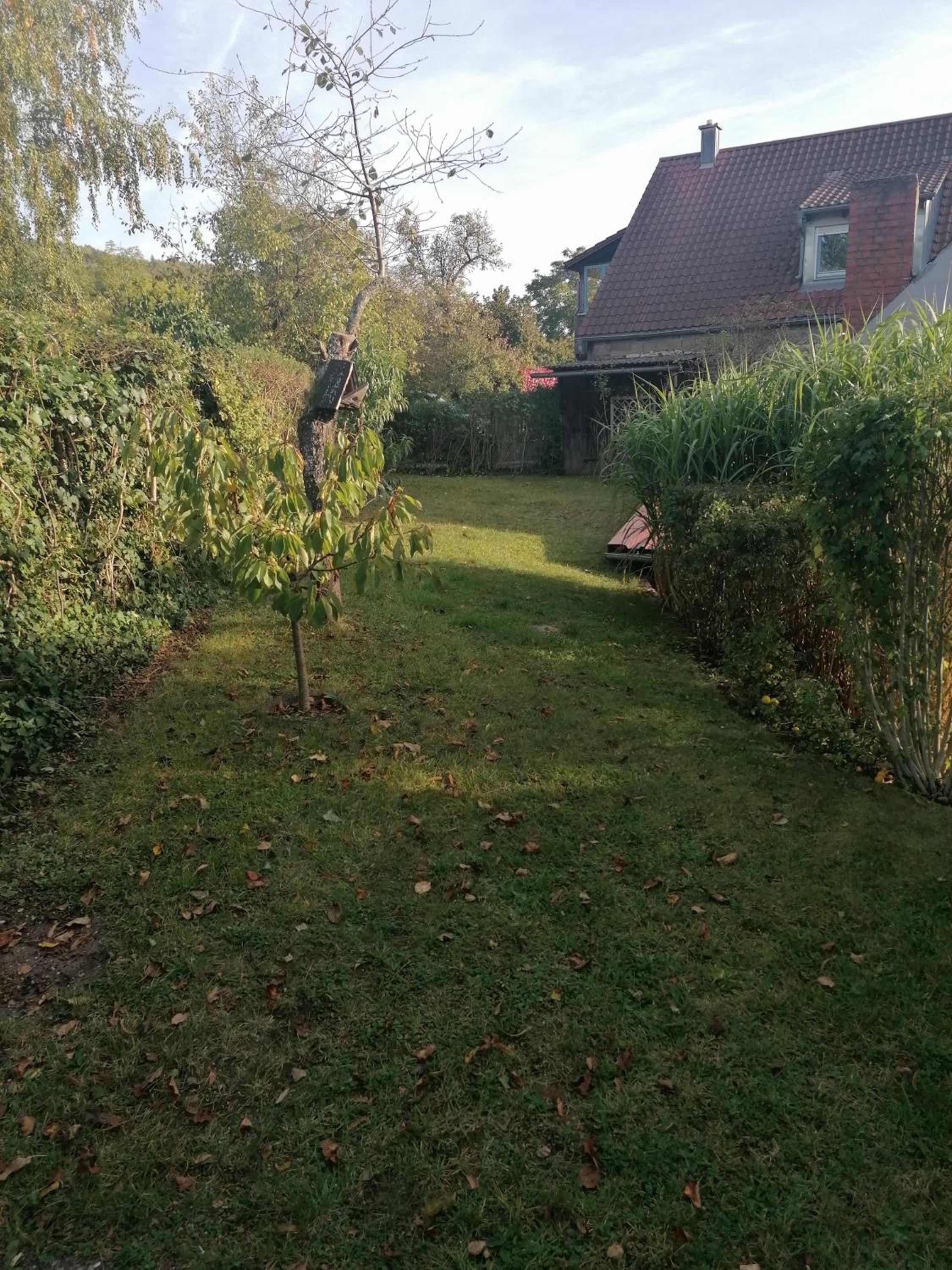 Ferienhaus mit Garten und Balkon
