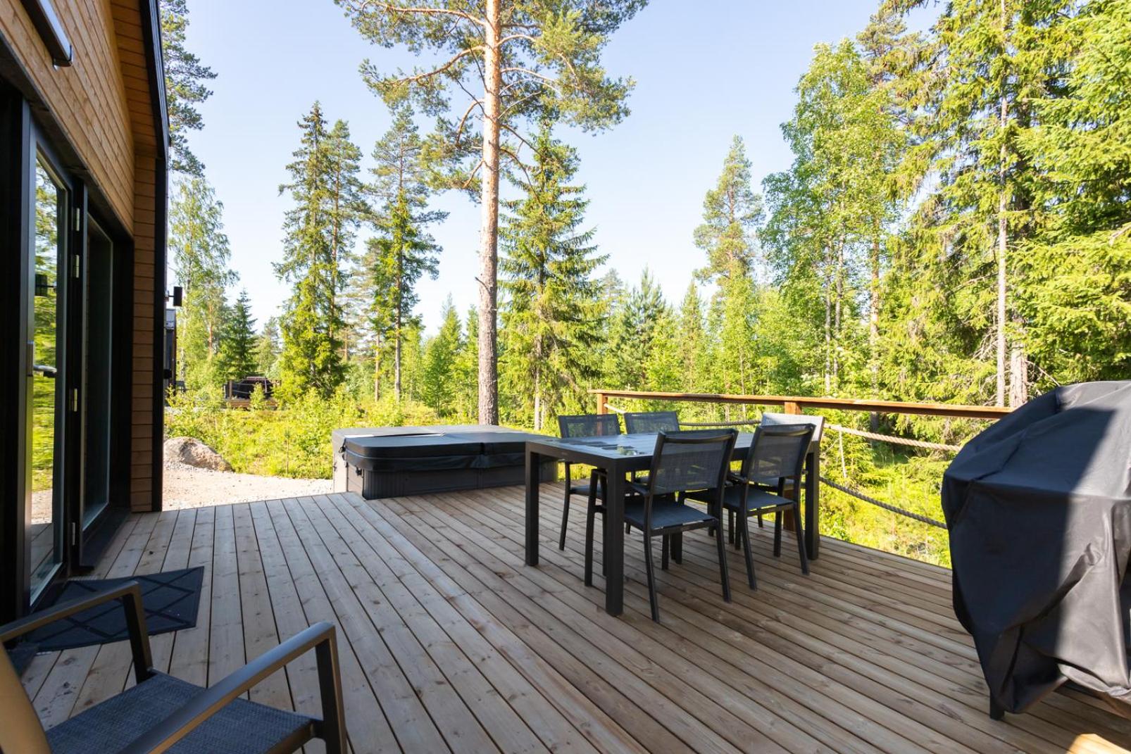 Himoskuutio 9, erillistalo, ulkoporeallas
