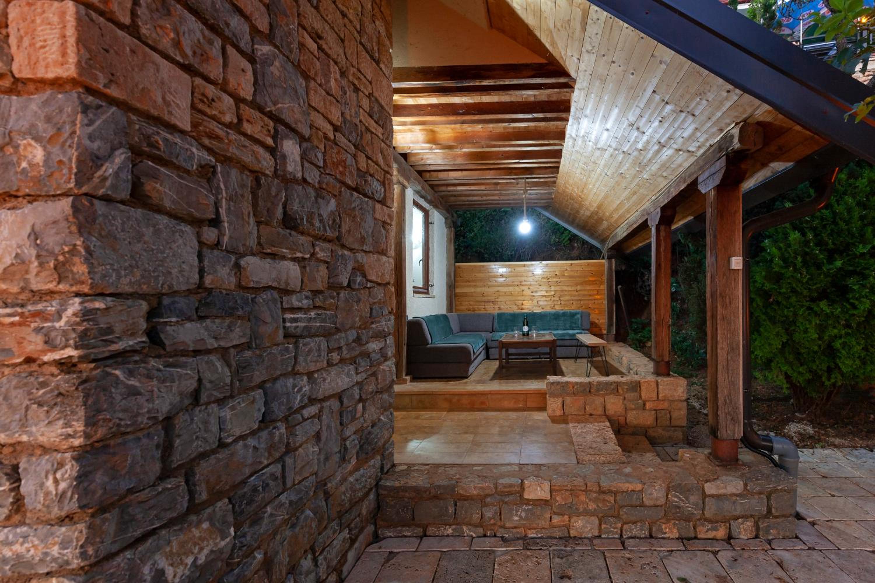 Bitrak House Megdani