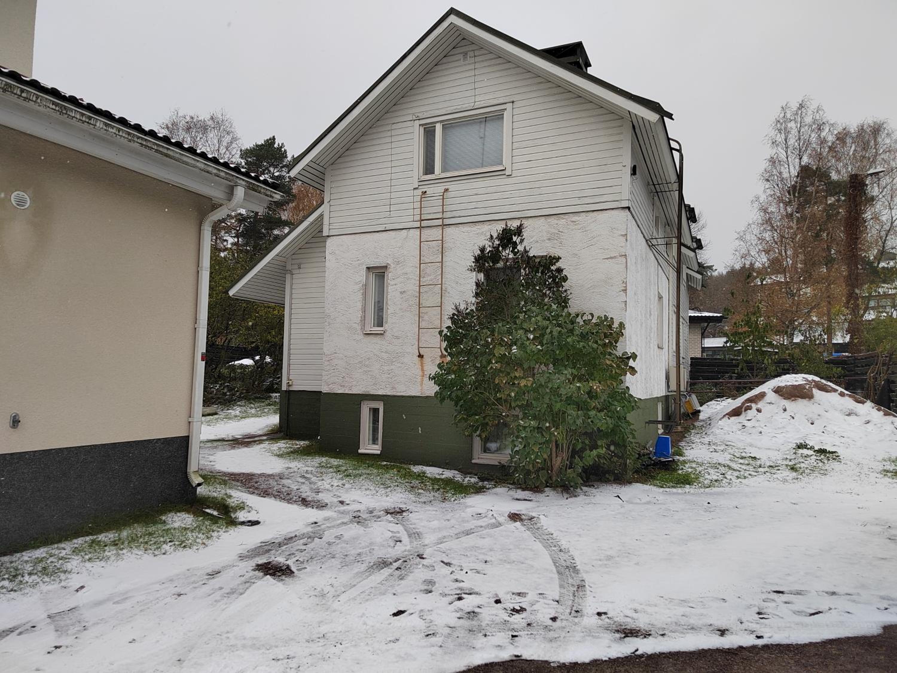 Kalle's unluxury guest house Aircon 15min city center by train view 2