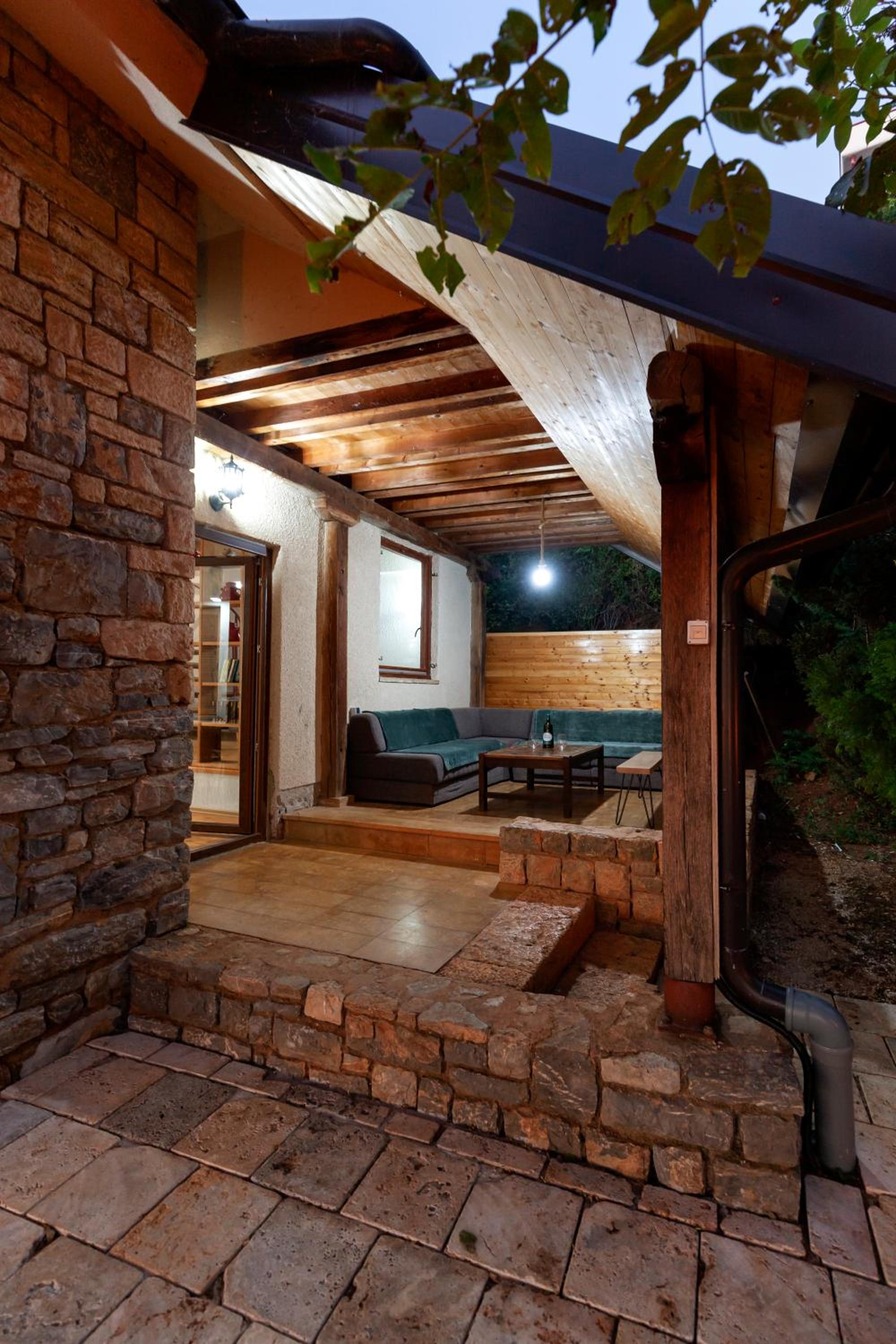 Bitrak House Megdani