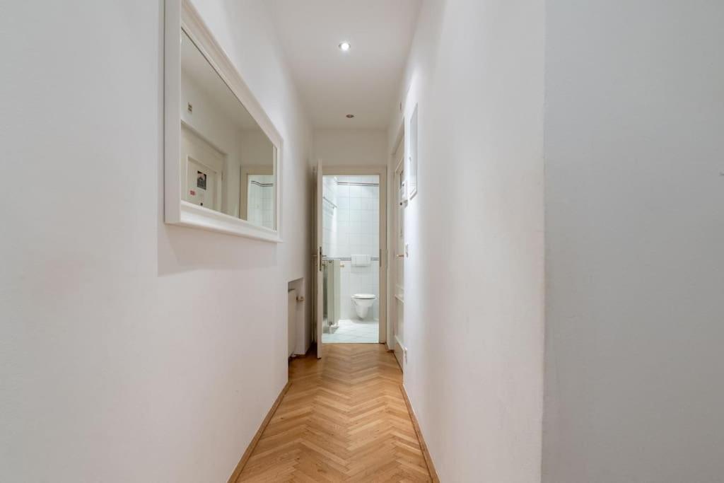 Historic Heart Apartment Vienna