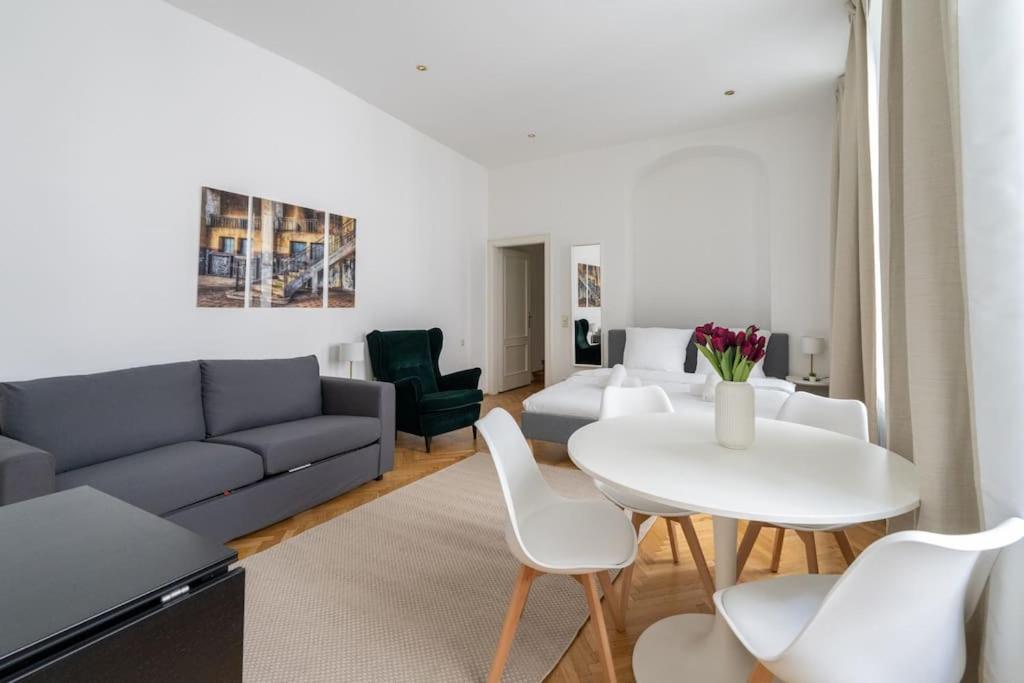 Historic Heart Apartment Vienna
