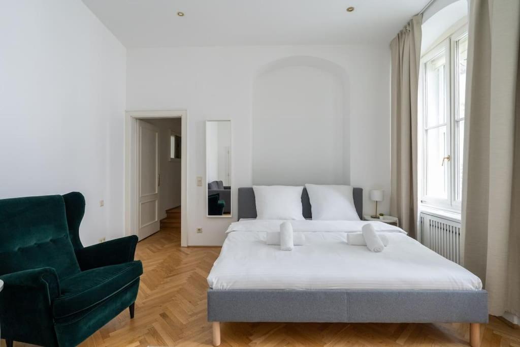 Historic Heart Apartment Vienna
