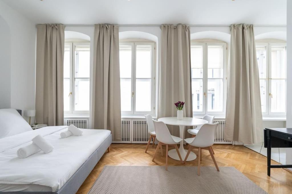 Historic Heart Apartment Vienna
