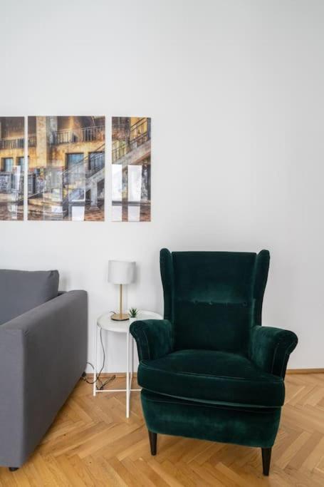 Historic Heart Apartment Vienna