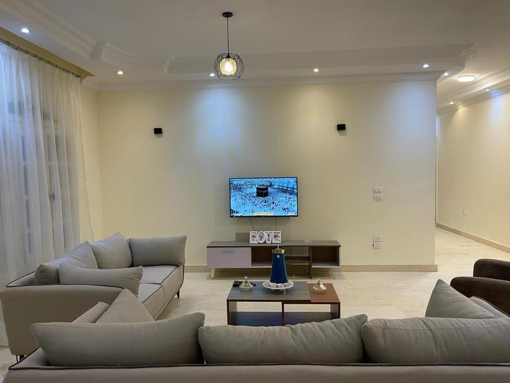 luxury apartment in 6 October view 4