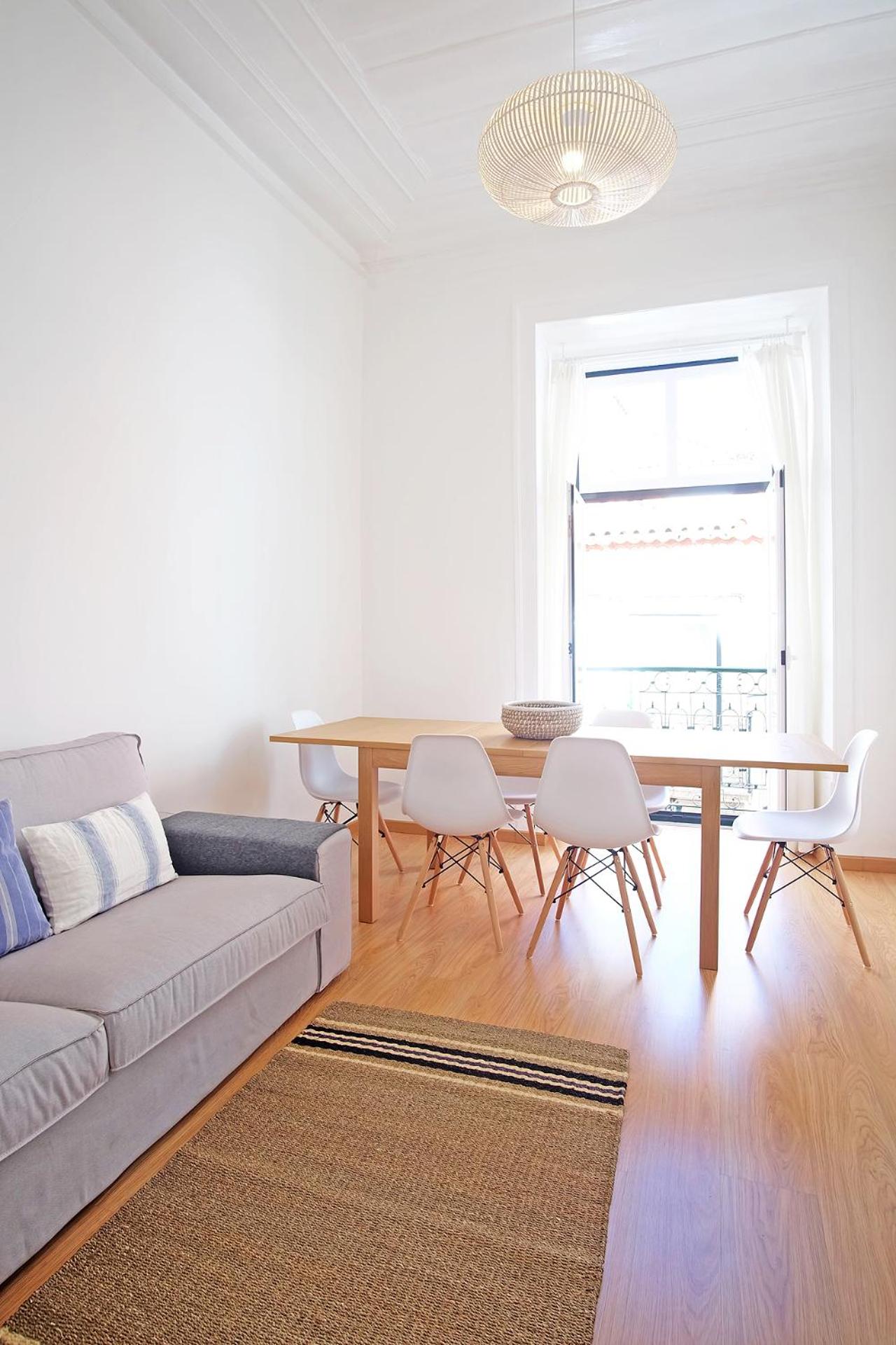 BH1 4BR in Heart of Bohemian Bairro Alto view 4