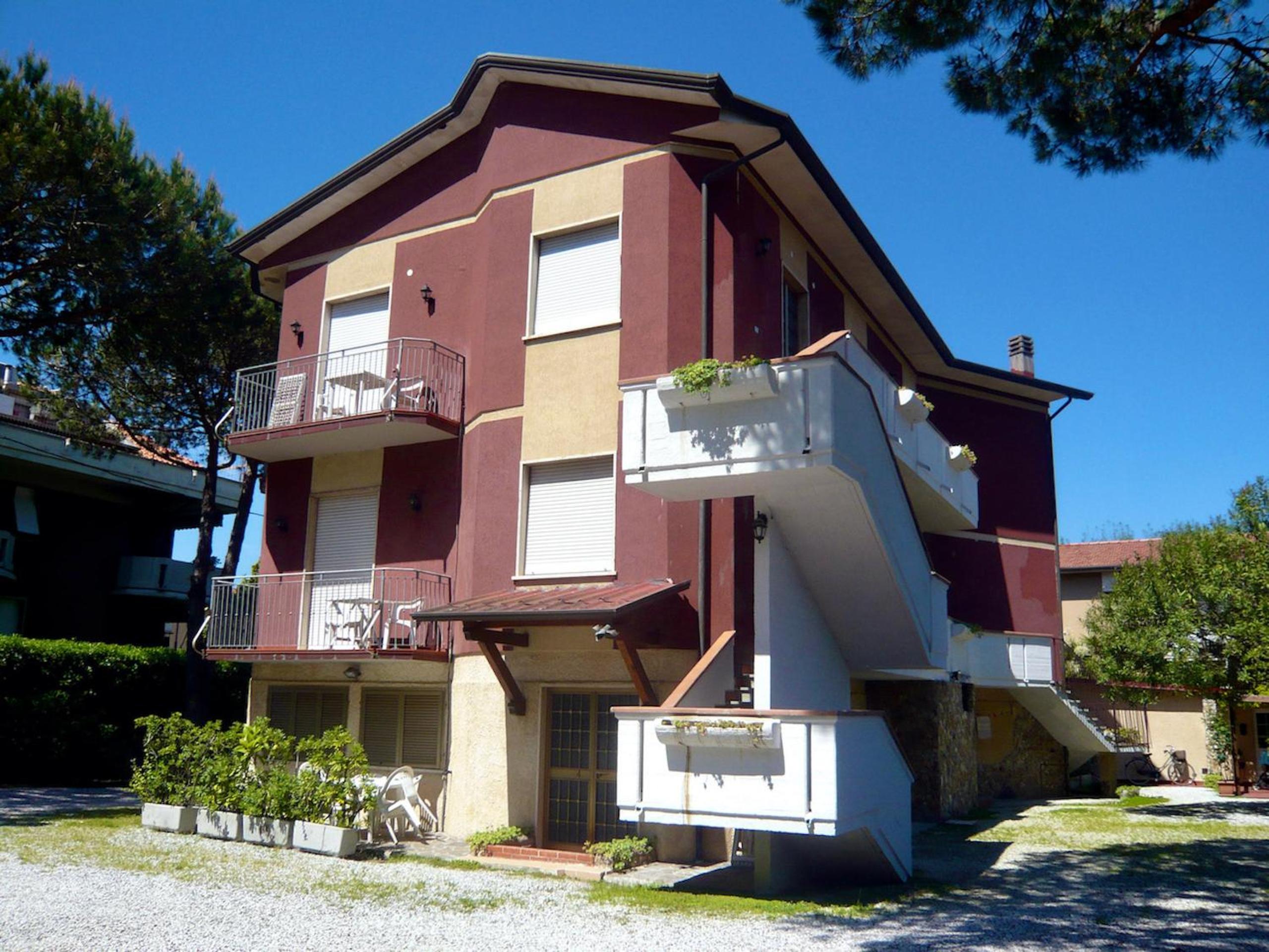 ISA-Apartments in Marina di Massa with private equipped outdoor area and maximum 1 km from the beach photo 4