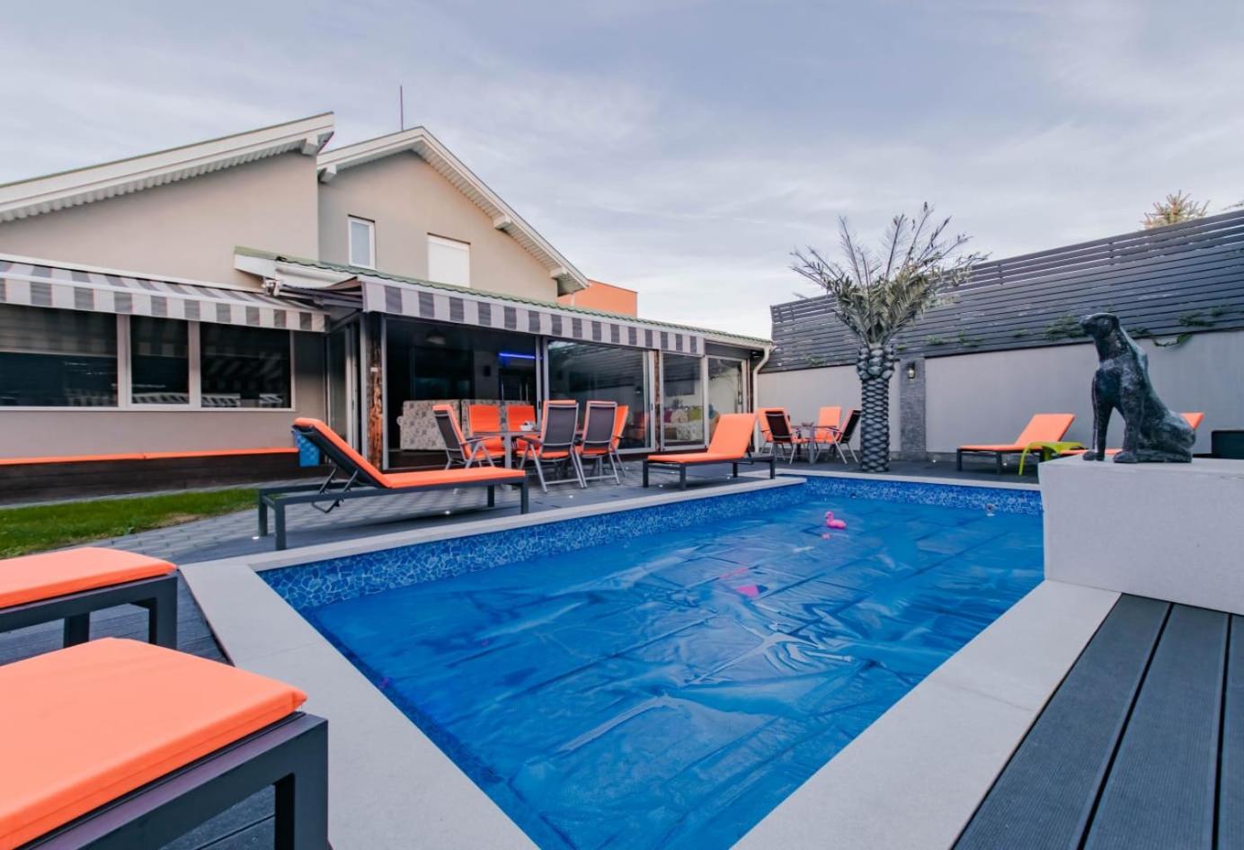 Villa RICH