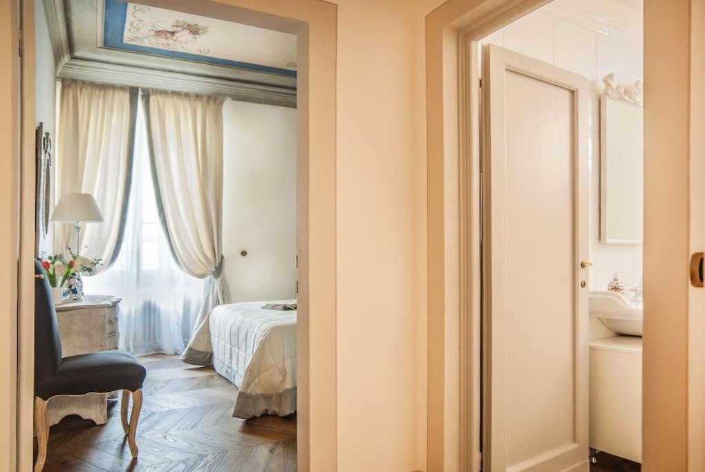 Signoria Deluxe Studio-2 people in Signoria Square