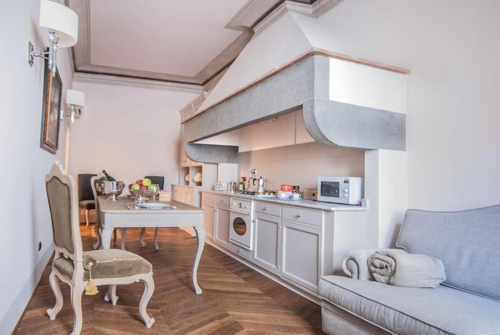 Signoria Deluxe Studio-2 people in Signoria Square