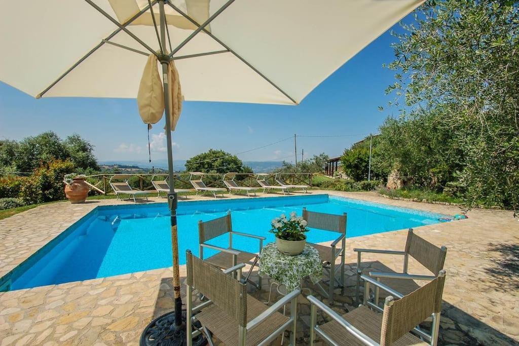 Villa with private pool near Todi. Airco & Wi-fi view 3
