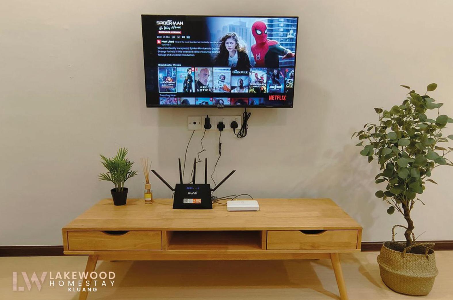 Lakewood Muji Style Video Game Neflix Near Aeon photo 3
