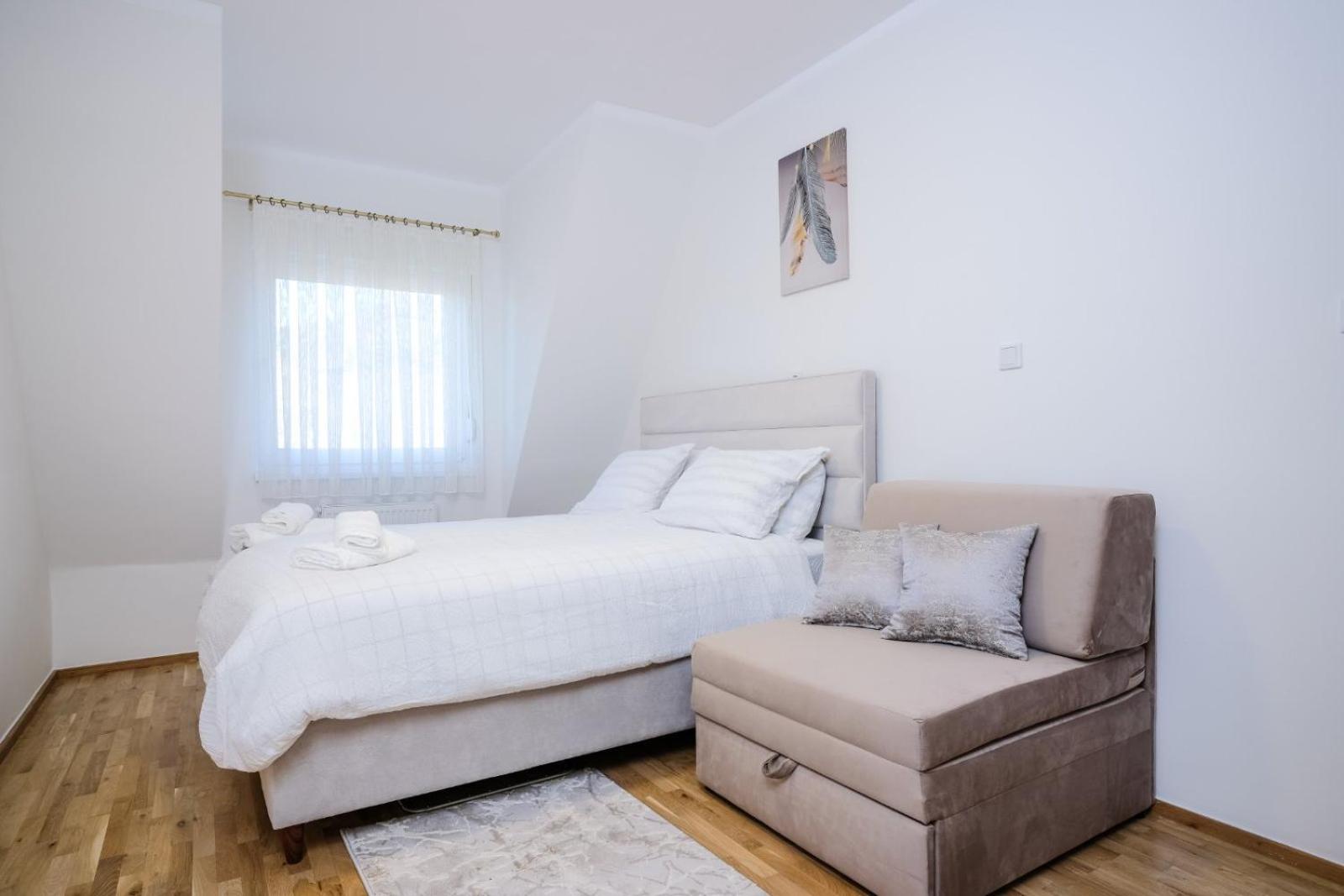 Lux Sara Apartments