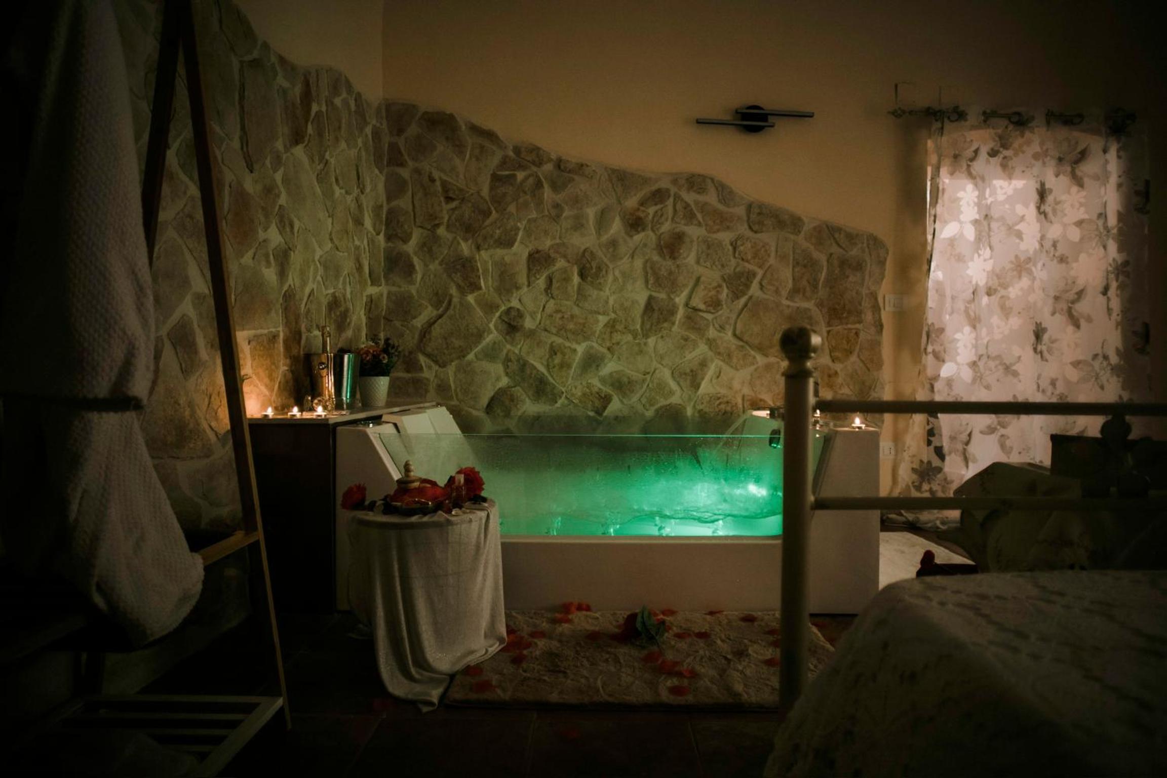 Suite Des Amours - Luxury Suite & SPA photo 4