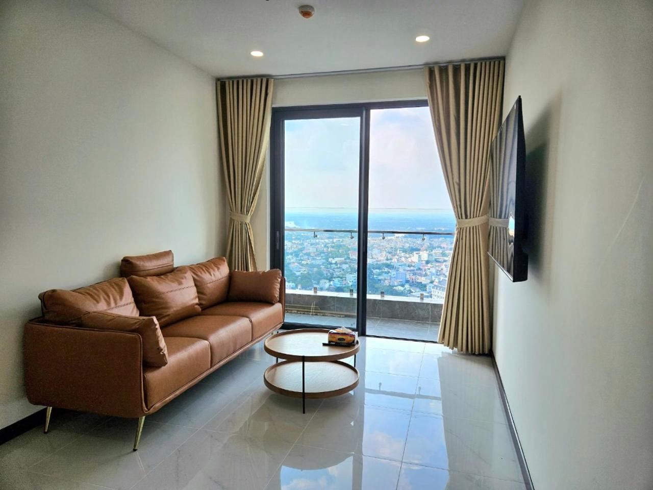 C Sky View: 2 BR Apartment Free GYM & POOL view 2