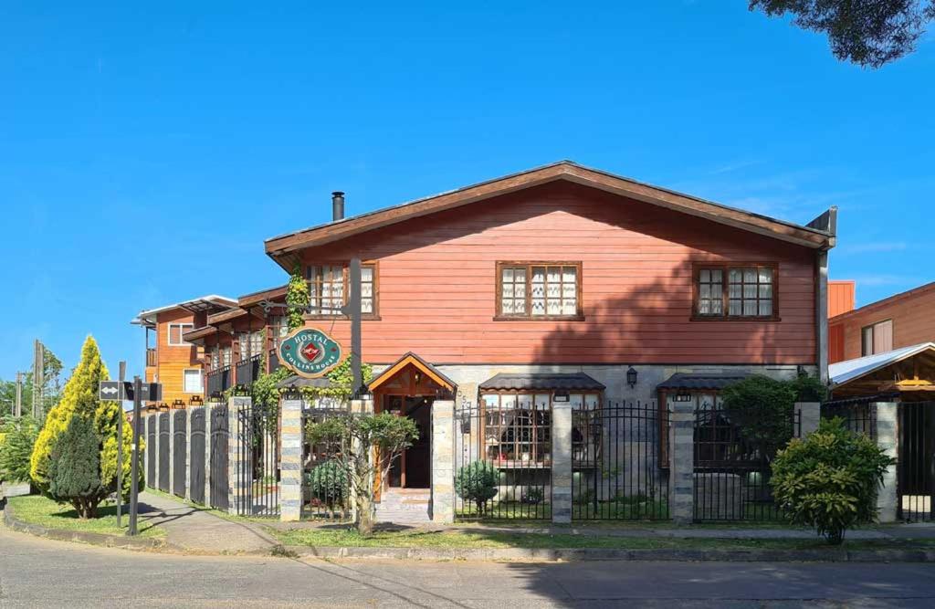 Hostal Collins House