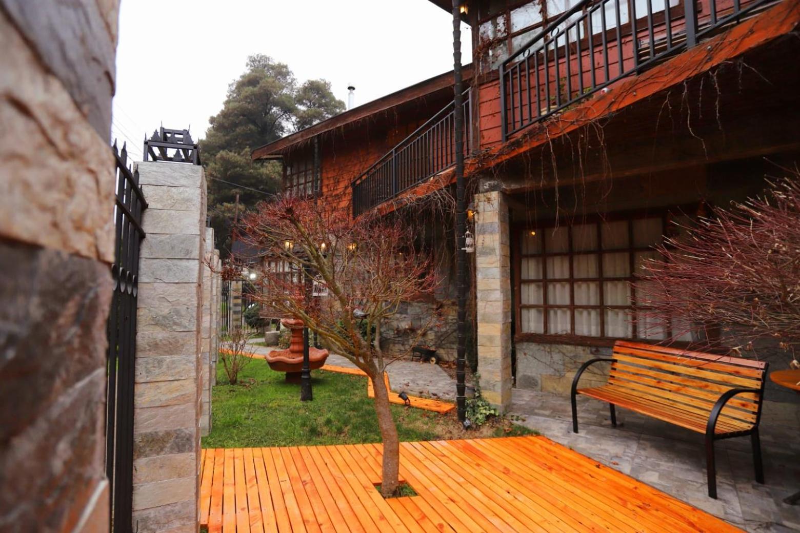 Hostal Collins House