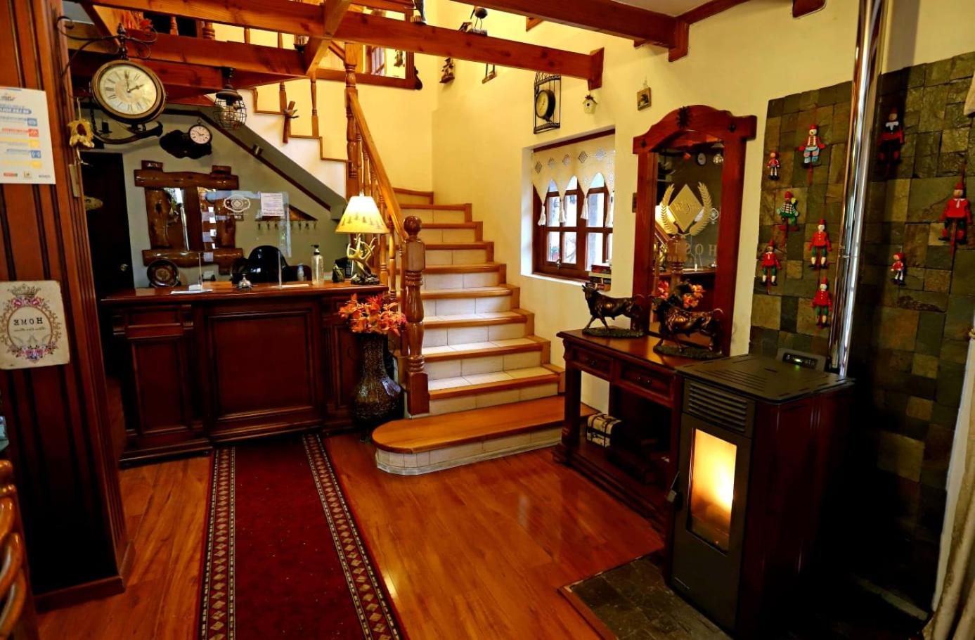 Hostal Collins House