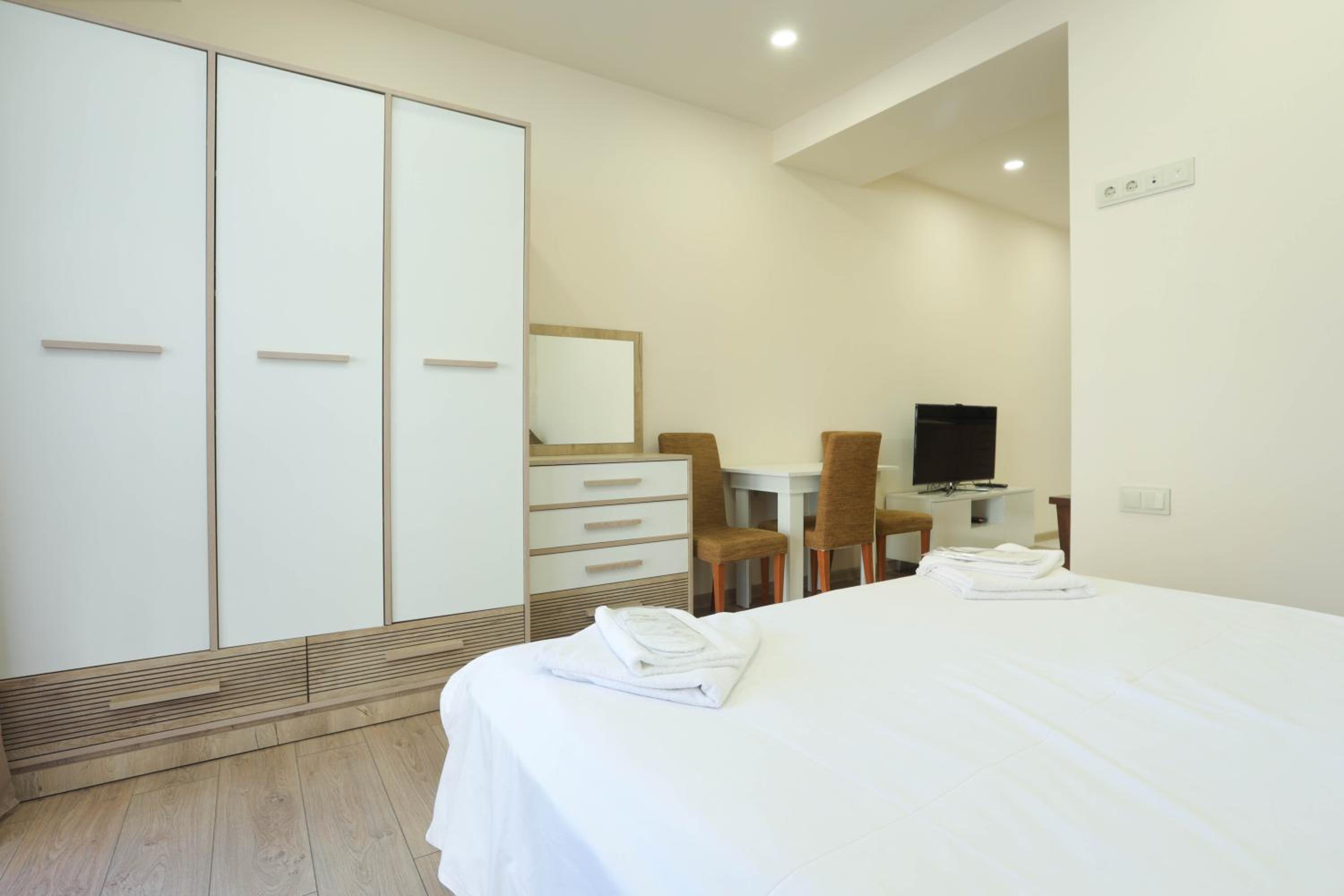 Apart-hotel on Koghbatsi 16