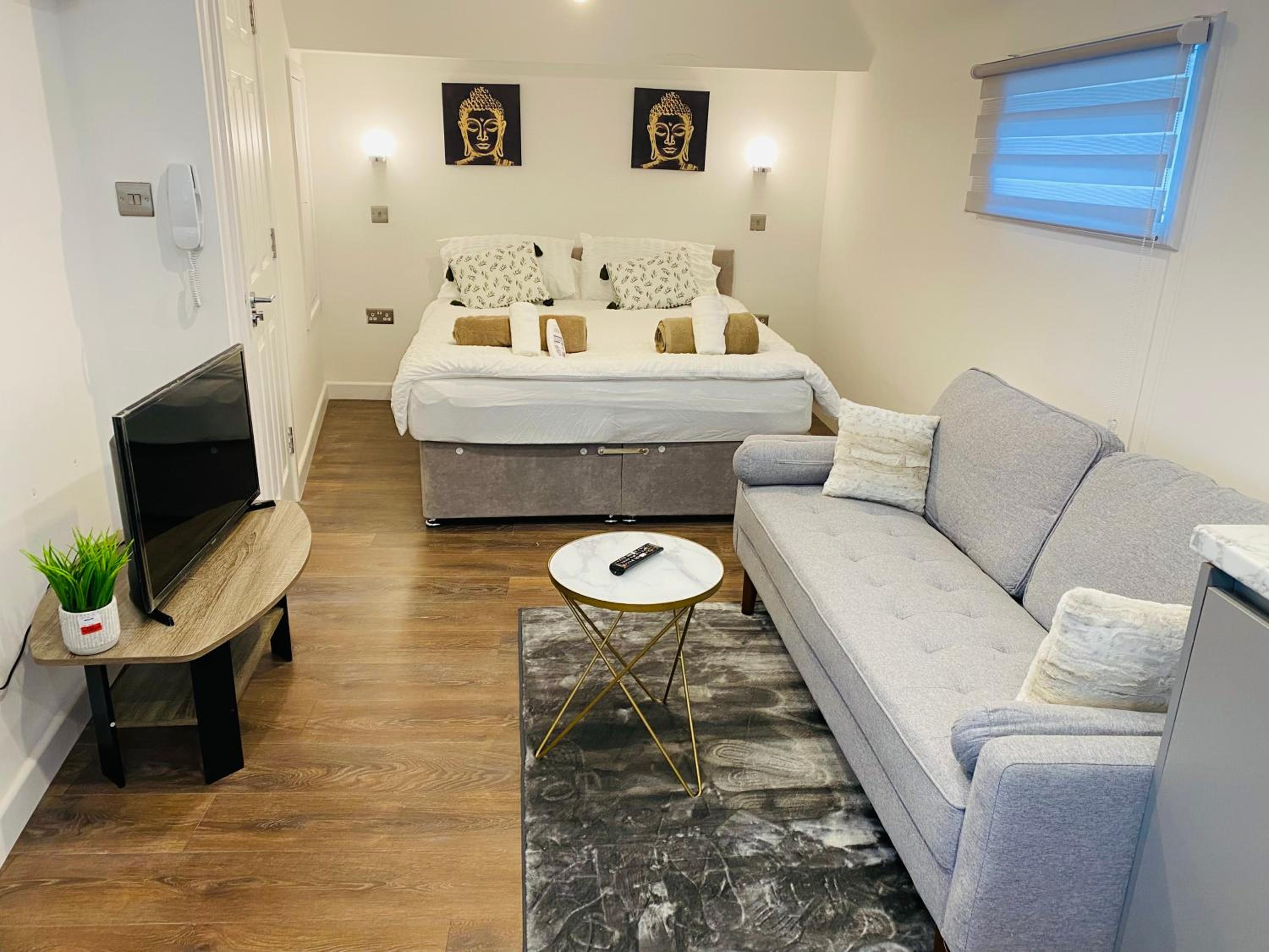 Buckinghamshire Elegant Studio