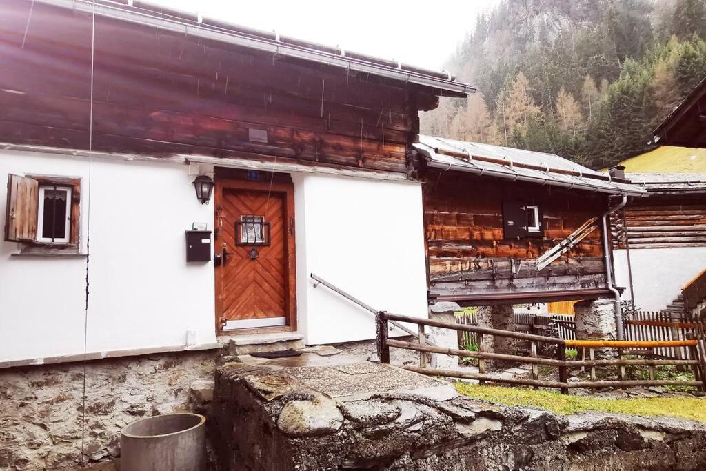 CHARMANTES FERIENHAUS IM DORF MULEGNS