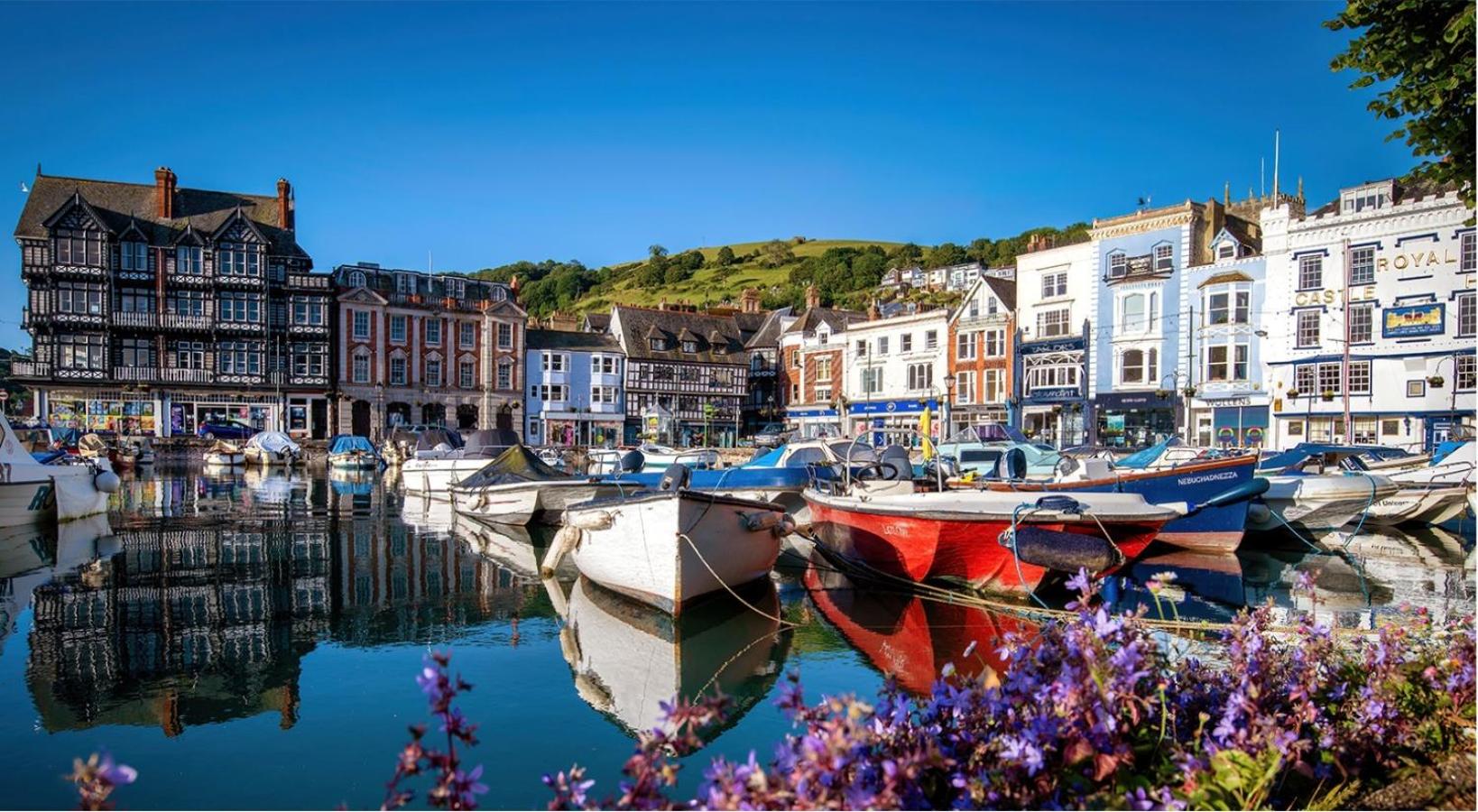 Bosun's Call Central Dartmouth - 2 Bed homely Apartment Self Check In - Pet Friendly Fast WiFi & Workspace - Perfect location in the middle of the old town